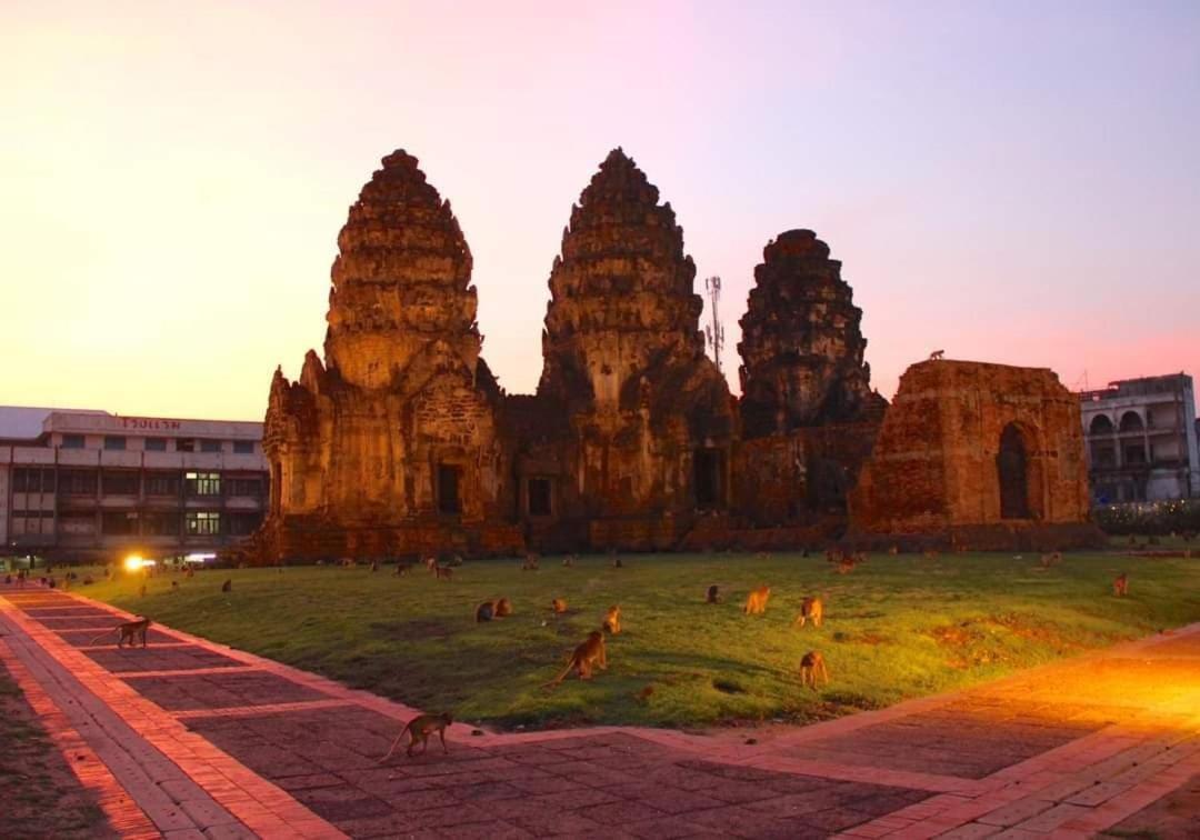 Pee Homestay Lopburi Ban Tha Krayang Exterior photo