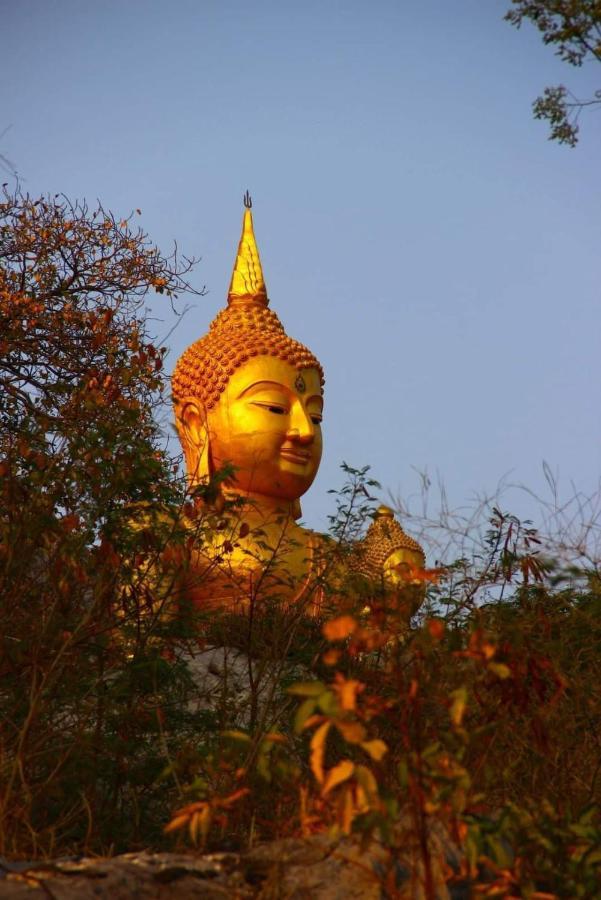 Pee Homestay Lopburi Ban Tha Krayang Exterior photo