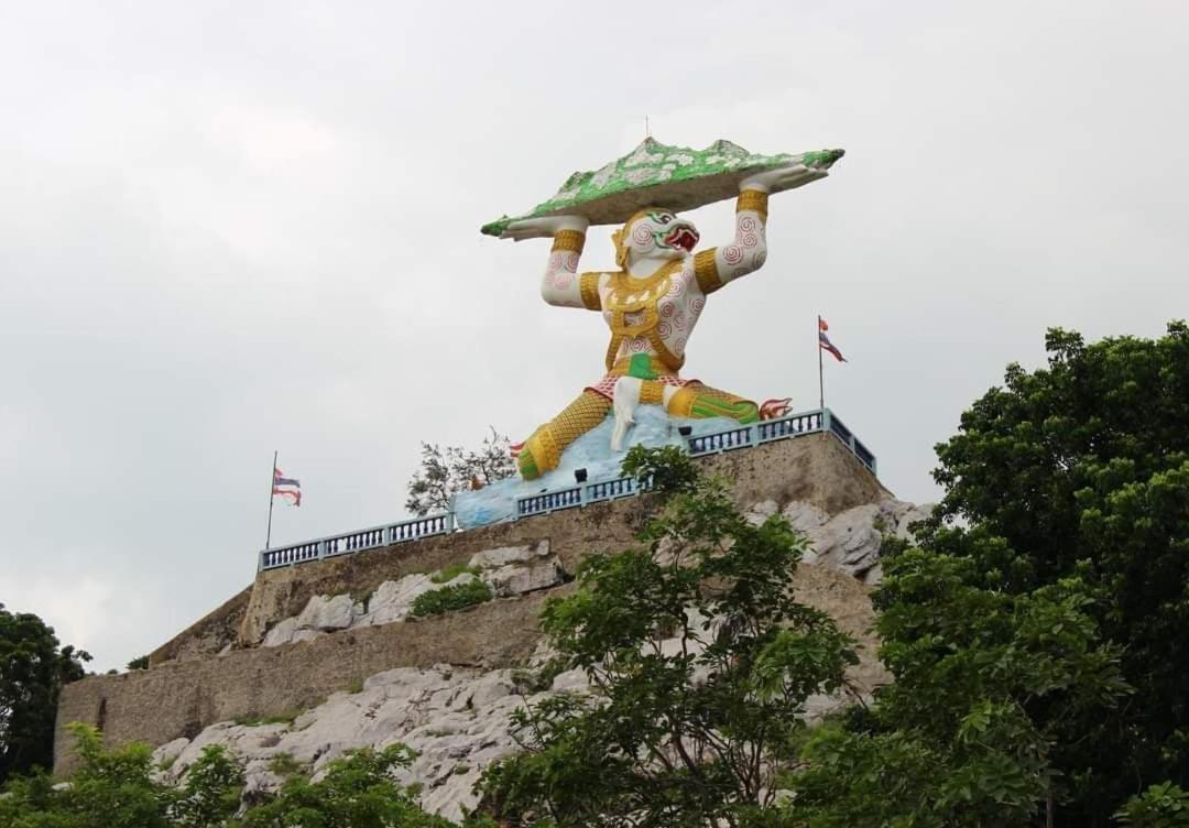 Pee Homestay Lopburi Ban Tha Krayang Exterior photo
